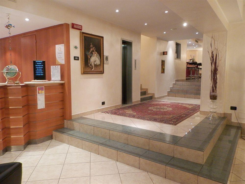 Augustus Hotel Биелла Экстерьер фото