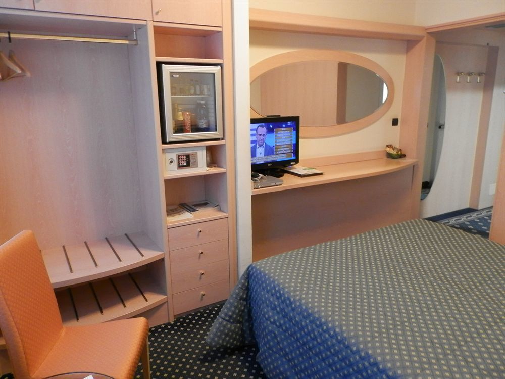 Augustus Hotel Биелла Экстерьер фото