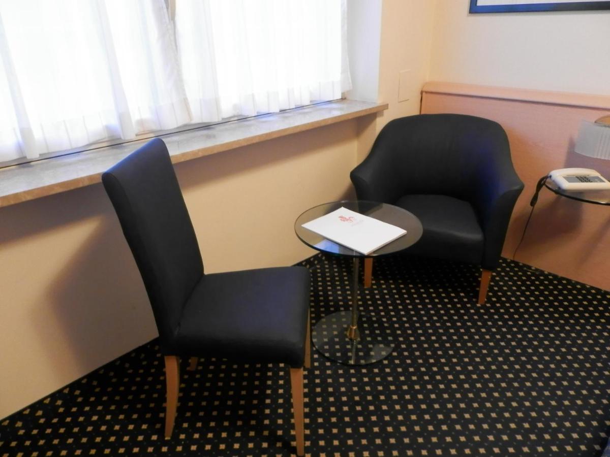 Augustus Hotel Биелла Номер фото