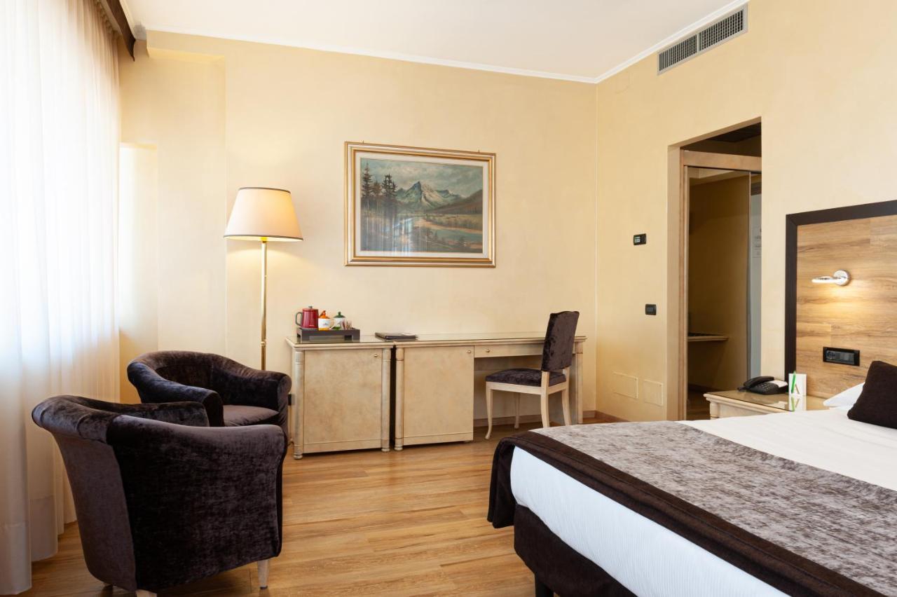 Augustus Hotel Биелла Экстерьер фото