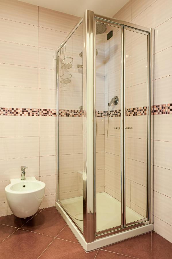 Augustus Hotel Биелла Экстерьер фото