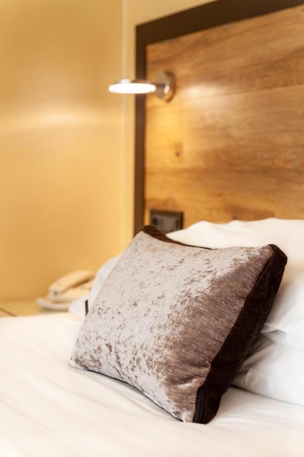 Augustus Hotel Биелла Экстерьер фото