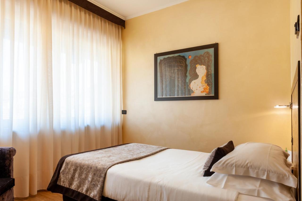 Augustus Hotel Биелла Экстерьер фото